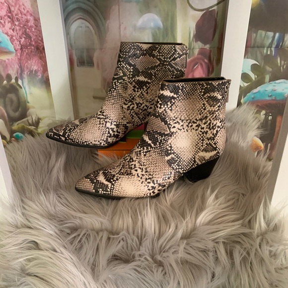 Quips Abstract Snake Print Booties - Picture 2 of 6